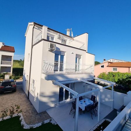 White House Posesi Villa Medulin Bagian luar foto